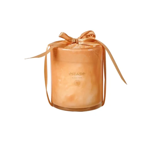 CASA Escape Black Oudh Vela Perfumada En Vaso Blanco, Color Rosa Viejo